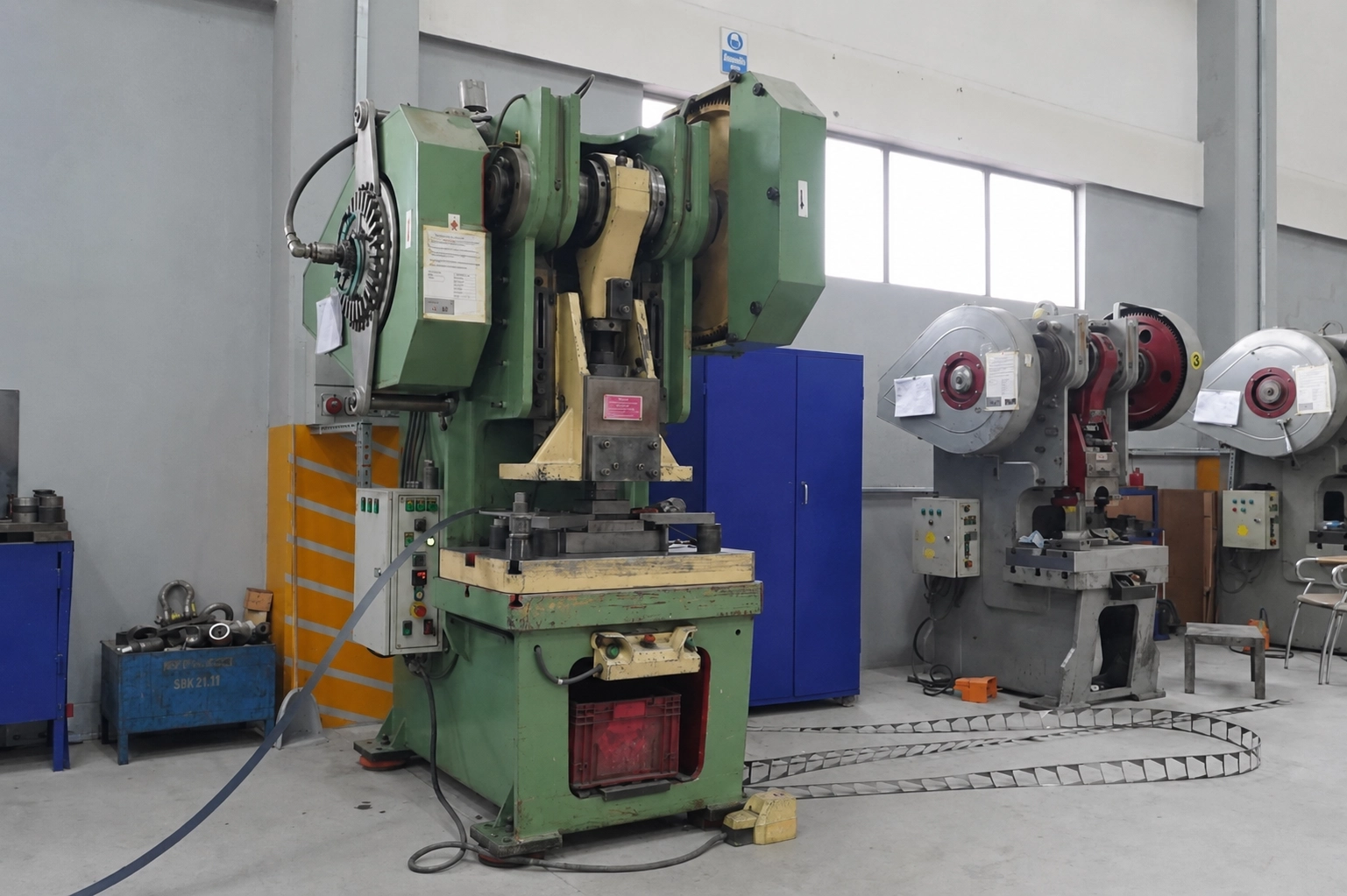 MAKINA 130 TON ECCENTRIC PRESS